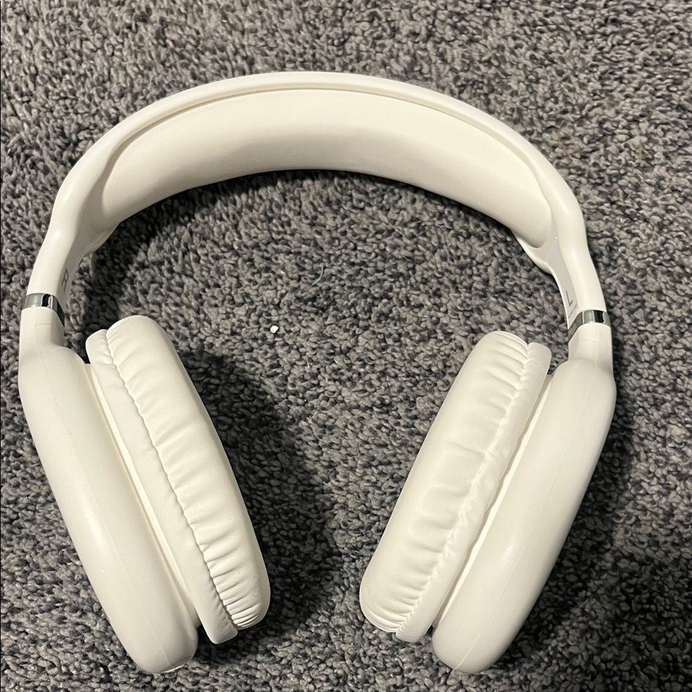 Over-Ear White Headphones - Picture 2 of 8